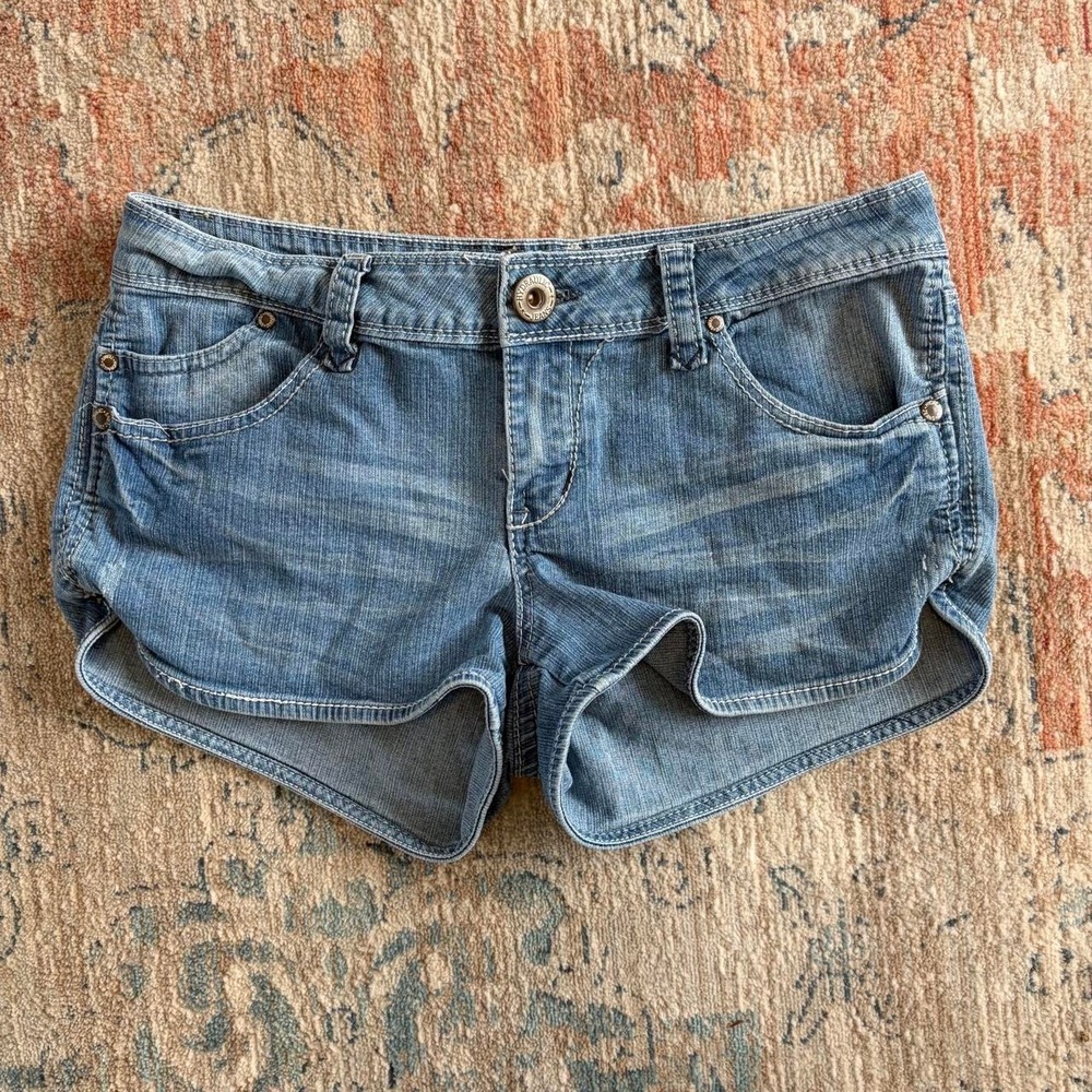 Hydraulic Womens Y2K Low Rise Blue Denim Shorts Size 12 Curved Hem Light Wash